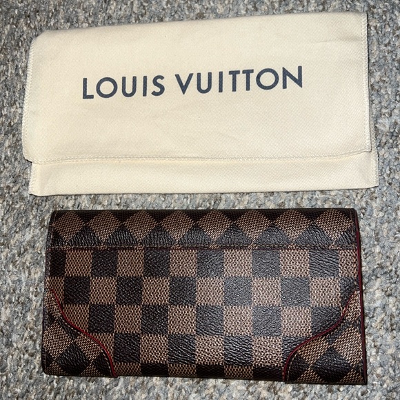 Louis Vuitton CAISSA wallet in Cherry - Picture 5 of 14